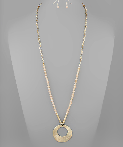 Gradual Circle Necklace Beige