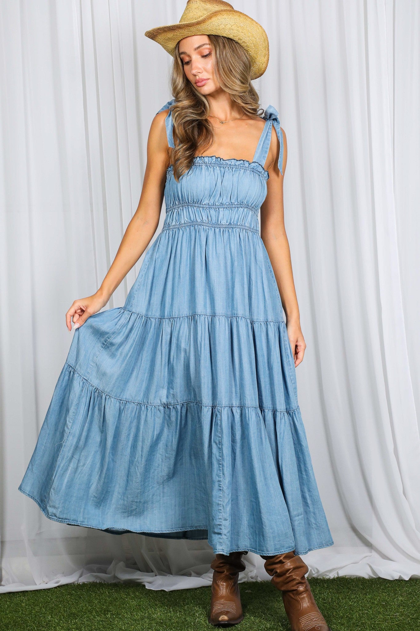 Sienna Shoulder Strap Chambray Midi Dess Light